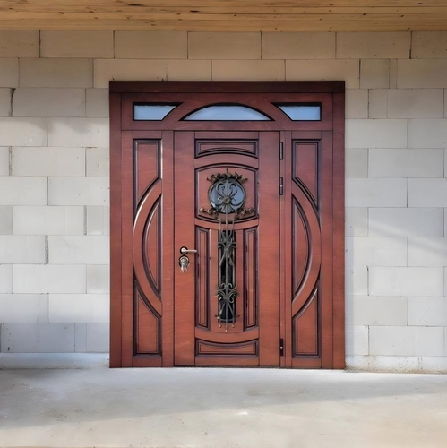 Парадная нестандартная дверь