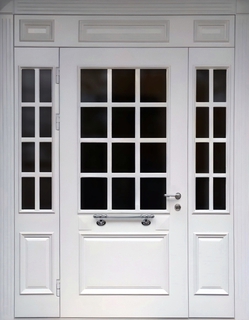 Парадная входная группа со стеклом и терморазрывом (панели МДФ белого цвета)